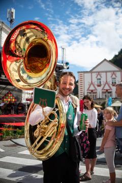 S soncem obsijan drugi festivalski dan 50. Dnevov narodnih noš in oblačilne dediščine v Kamniku (16)